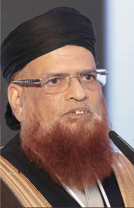 QaniEsmat's tweet photo. تقي عثماني دپښتنو دبېدريغه  قتلونو ناروا ته ګوته نه نيسي 
دبلوڅانو دقتلعام نوټس نه اخلي  دبانکي سودي نظام دانهدام امر نه ور کوي 
دتعزيرات پاکستان دانګريزي قانون دشرعي کولو مشوره نه ورکوي 
خو راغلى دى ماته دشريعت دانفاذ مشوره راکوي 
عثماني صاحب افغان ملا هم پښتون دى   ځه درومه https://t.co/dzdPZ41npd