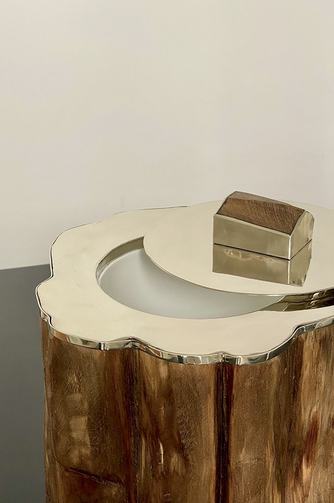airedelsurstore's tweet photo. CHALTEN #icebucket | Wood & Alpaca Silver | Discover our collections at https://t.co/vZMQhR1KXZ
#marcelolucinistudio #airedelsurstore #homeaccesories #handcrafted #woodcarving #airedelsur #icecontainer #wooddesign @1stdibs @1stdibsstyle #1stdibsfind https://t.co/JISFXeLPgw