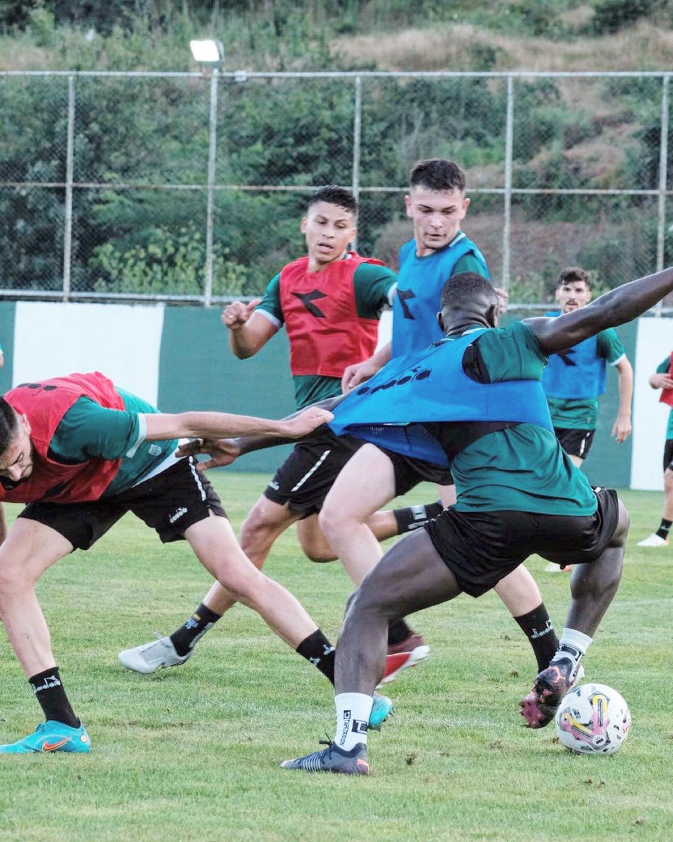 Hamidou_traore6's tweet photo. 🌪💨⚡️ Good and hard training ✅💯 #hamidoutraoré #Traoré #HT6 #Giresunspor https://t.co/VbmQUhnGnc