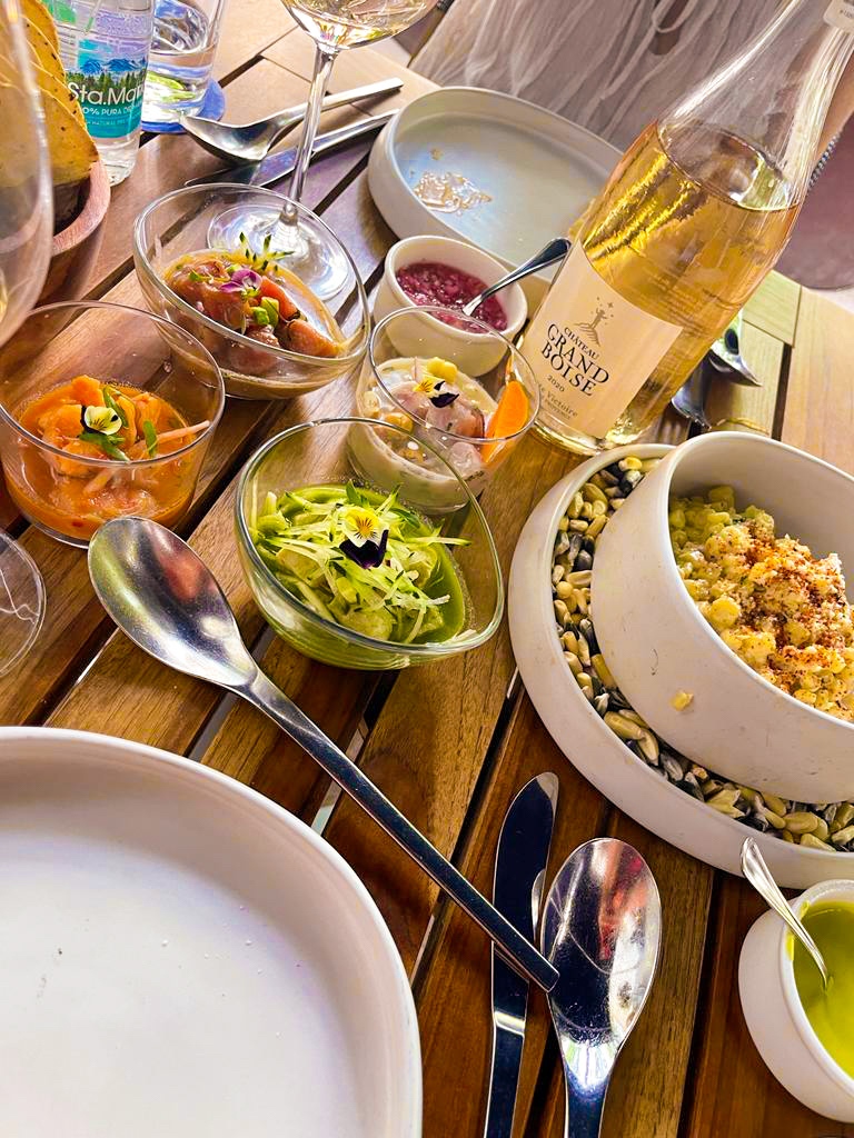 CavasDel's tweet photo. Degustación de ceviches maridado con el Grand Boise Rosé, una combinación perfecta para estos días de verano tan calurosos.
Una experiencia única en Agua y Sal Cebichería
https://t.co/N3ArnpyNEx
#vinorosado #vinoorganico #amantesdelvino https://t.co/YrIMUp1wXu