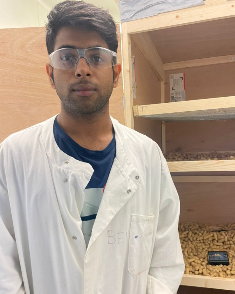 CranMycology's tweet photo. Vaibhav Verma is our #MeetourMScs hero today! He is working on #passive #drying solution to prevent #aflatoxin #accumulation in #Peanuts as part of the #NutriNuts project in collaboration with @HilinaFood and @HaramayaUni .
@Vaibhav55405851 #FoodSafety @CarlaCervini https://t.co/kfHPLoN7Um