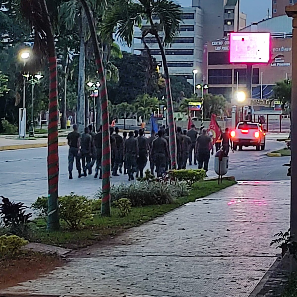 iaesen_umbv's tweet photo. #28Jul Conmemorando 68 Años del natalicio de nuestro Cmdte. Supremo Hugo Chávez, el Personal Militar del @iaesen_umbv #AltamenteComprometidos realizan trote en honor al Gigante que nos legó una FANB cohesionada y una Patria Revolucionaria para siempre.
#68AñosEnElCorazónDelPueblo https://t.co/us5qrZX5he