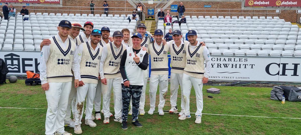 Great set of lads middlesex and like all the county side have been with Jamie this season 👍 to all them...