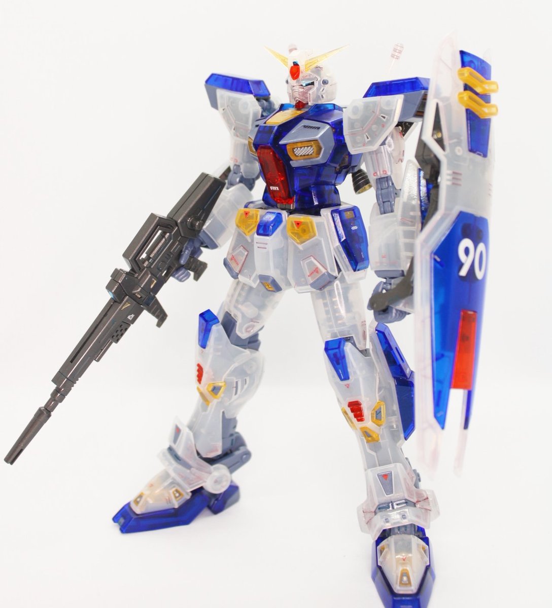 DiakSmd's tweet photo. MG ガンダムF90 クリアカラー
水転写デカール＆トップコートで仕上げました。

(色味は変わってますが)フレーム部分のパーツが変更無しのABSのままだったのが嬉しい。

#ガンプラ 
#MG https://t.co/Qz6oIJ3DmK
