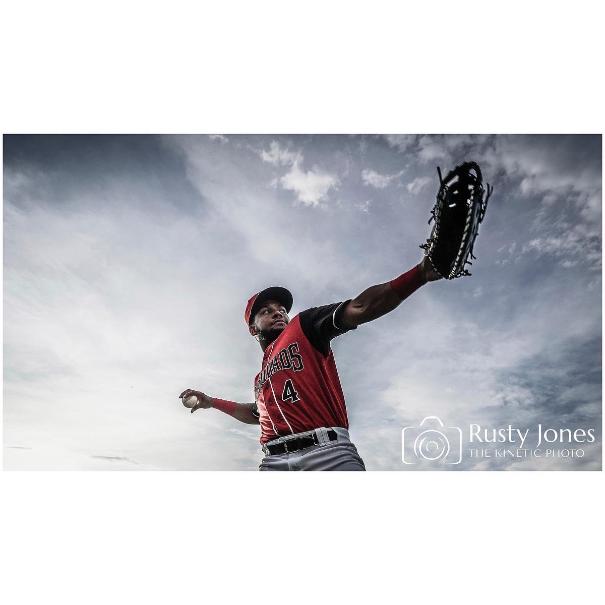 TheKineticPhoto's tweet photo. Flying.  A few images from game 2 of the series as the @hickorycrawdads hosted @theromebraves Wednesday, July 27, 2022.  The series continues through Sunday. ©2022 Rusty Jones

#baseball #milb #minorleaguebaseball #StraightUpTX #rangers #braves https://t.co/kFcHlQ80LP