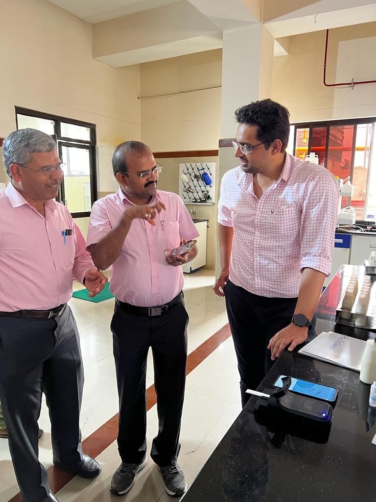 CCAMP_India's tweet photo. CCAMP #AnimalHealth startup #Faunatech is going strong
Announces product launch with Hassan Milk Union #Hamul one of India's largest dairies for rapid detection of mastitis, commonest disease in milch cattle affecting productivity & quality of milk yields
@Taslimarif @BeyondNextV https://t.co/wlRa9zUkrt