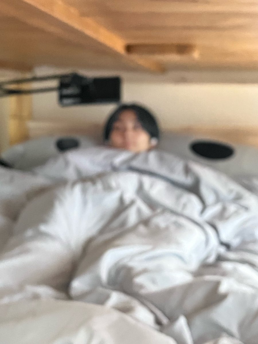 JoyVien1's tweet photo. Nanonod din naman ako ng netflix pero walang jay na ang post nang mukha ko kahit blur 
#jaywonlayag https://t.co/oyQCf8q4fm