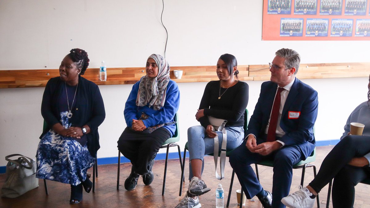 torysleazeUK's tweet photo. 🏴☠️ Pleased to welcome @Keir_Starmer to Erdington this morning and show him the excellent work that @Bhamchildtrust & #Donate1Create1 do with young people at their community hub in Action Indoor Sports, Marsh Hill. https://t.co/MQk6owjoxS https://t.co/Ut2i4RVUbq