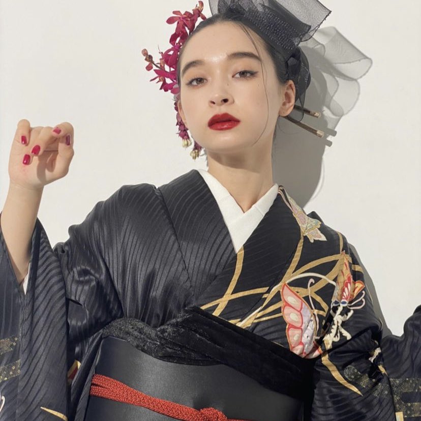 infostudioaim's tweet photo. - 𝑵𝒆𝒐 𝑪𝒍𝒂𝒔𝒔𝒊𝒄 -
aimmeが提案するNeo古典スタイル。引き算しつつもエッジの効いた古典スタイルでクールに。
#aimme #振袖 #成人式 #成人式前撮り #振袖レンタル #振袖ヘア #成人式ヘア #메이크 #화장 #데일리메이크업 #립스타그램 #화장품추천 #kimono #kimonofashion https://t.co/OtQWO3Cf2W