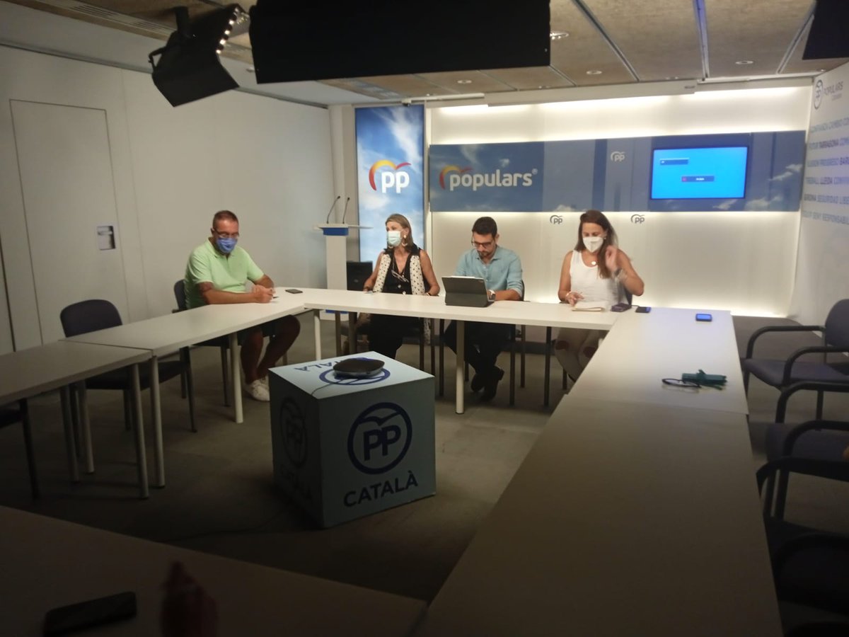 Reunión con la <a href="/victimasamianto/">Victimas del Amianto</a>.
<a href="/LlanosdeLuna/">Llanos de Luna</a> ha explicado la nueva ley de compensación en la que <a href="/populares/">life</a> ha conseguido la justa reparación que merecen todos los afectados por #amianto de Cataluña.