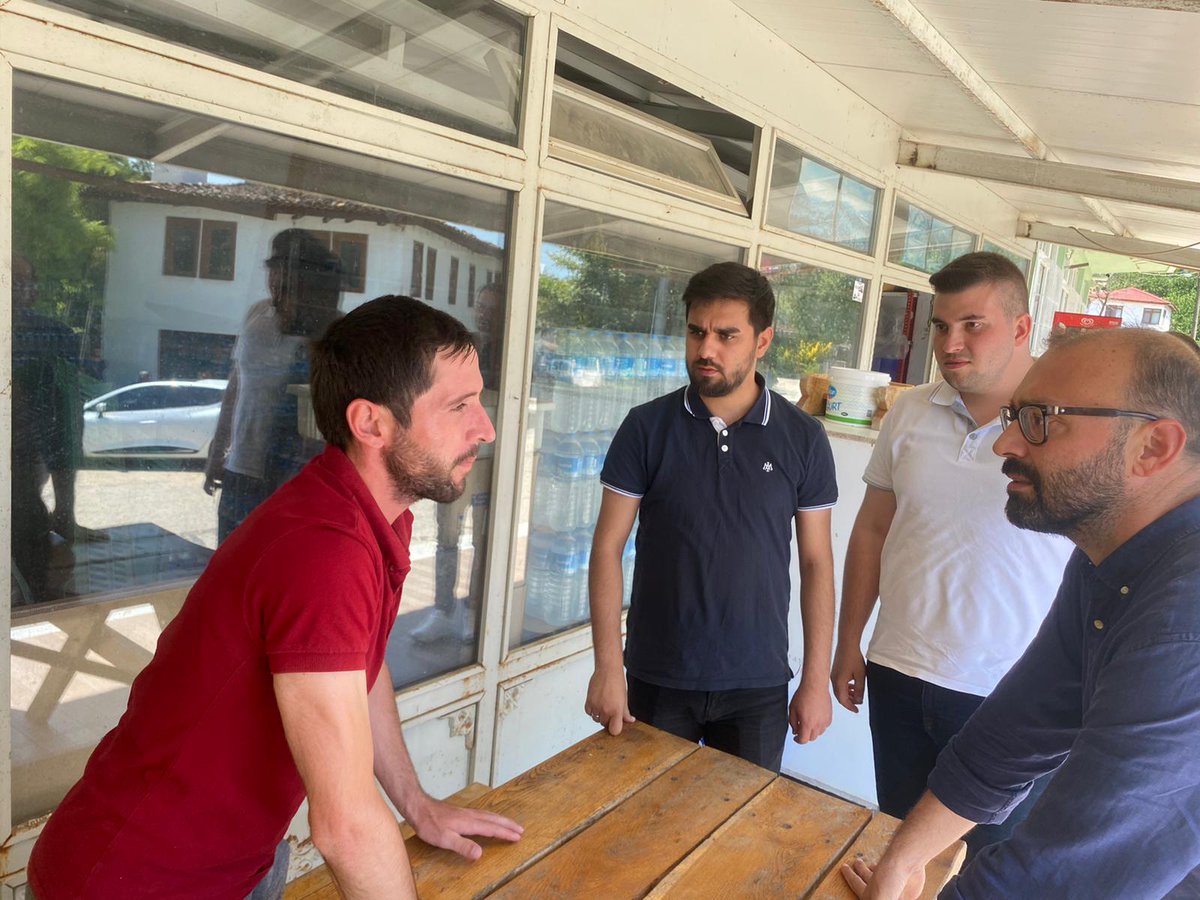 alper_ciler's tweet photo. 📍Merkez ilçemizdeyiz
Armağan köyündeyiz
Genel Merkez Gençlik Kolları @AKGenclikGM MKYK Üyemiz Marmara Bölge Koordinatörümüz Sn. @Tayfunarsinkol, İl Gençlik Kolları Bşk. @EnesAydnGn1 ve teşkilatımız ile hemşehrilerimize ve esnafımıza hayırlı işler diledik...
#BirlikteBaşaracağız https://t.co/6alNXp8c8V