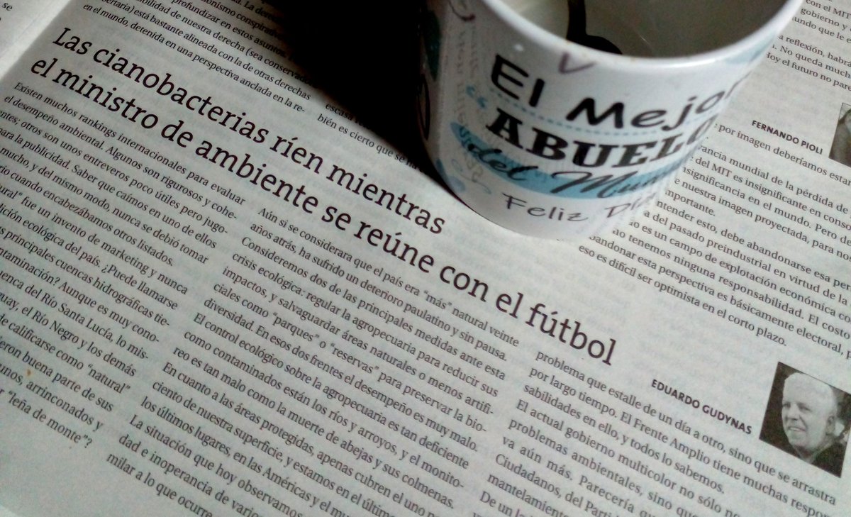 EGudynas's tweet photo. Un resumen de la gestión ambiental en Uruguay: el ministro del ambiente se reune con Peñarol y Nacional. Entretanto, las cianobacterias se divierten porque no temen ni están amenazadas por ese tipo de gestión. Mi nota hoy en @SemanarioVoces en papel con tu diarero. https://t.co/8ixPlVI9e7