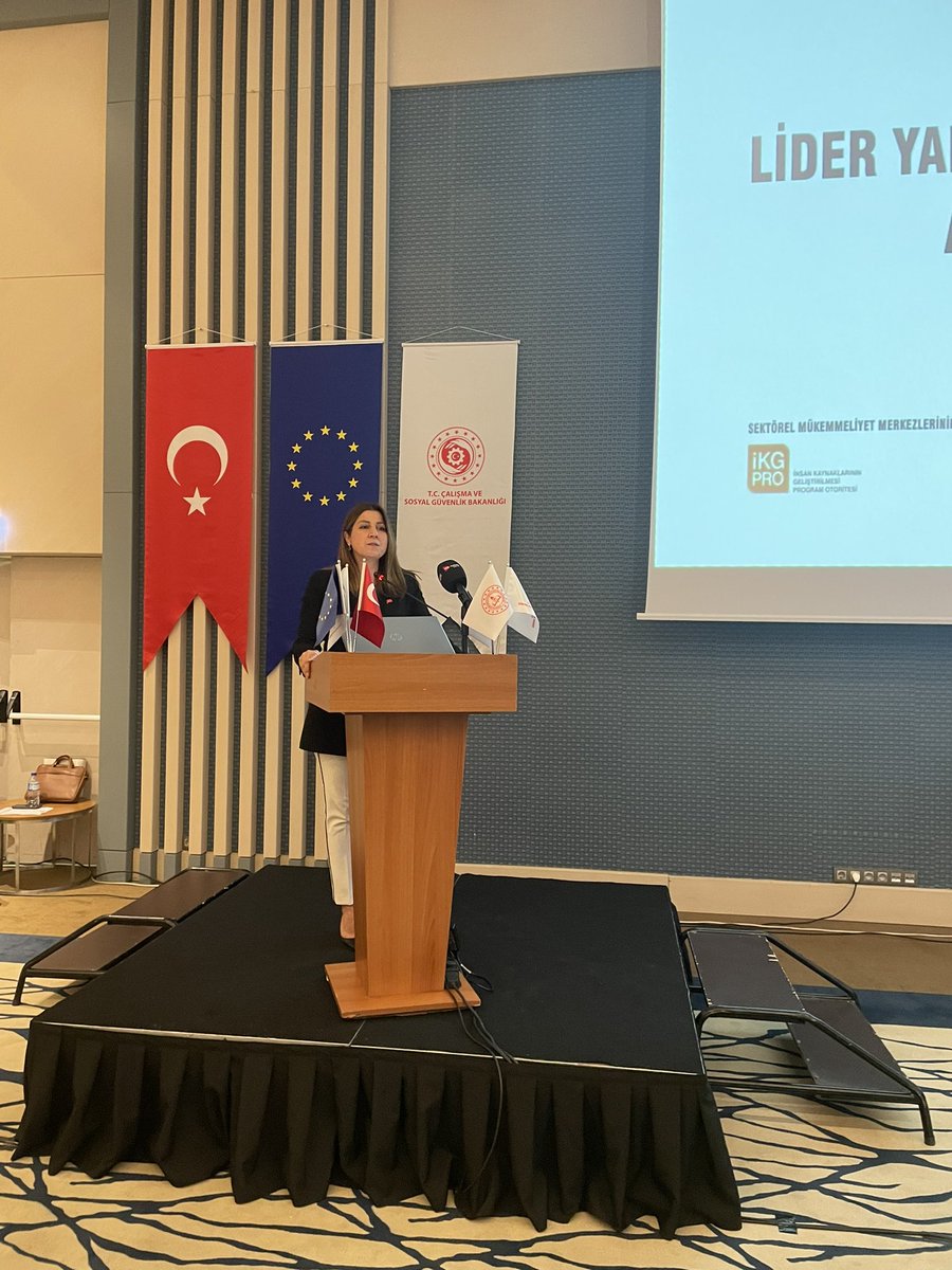 intessendika's tweet photo. Lider Yapı Öğretmenleri Projesi Açılış Toplantımız açılış konuşmalarıyla başladı. @IKGPRO @metekprojesi @csgbakanligi @tcmeb
#intes #lideryapıöğretmenleri #İKGPRO https://t.co/UVOfCIO84D