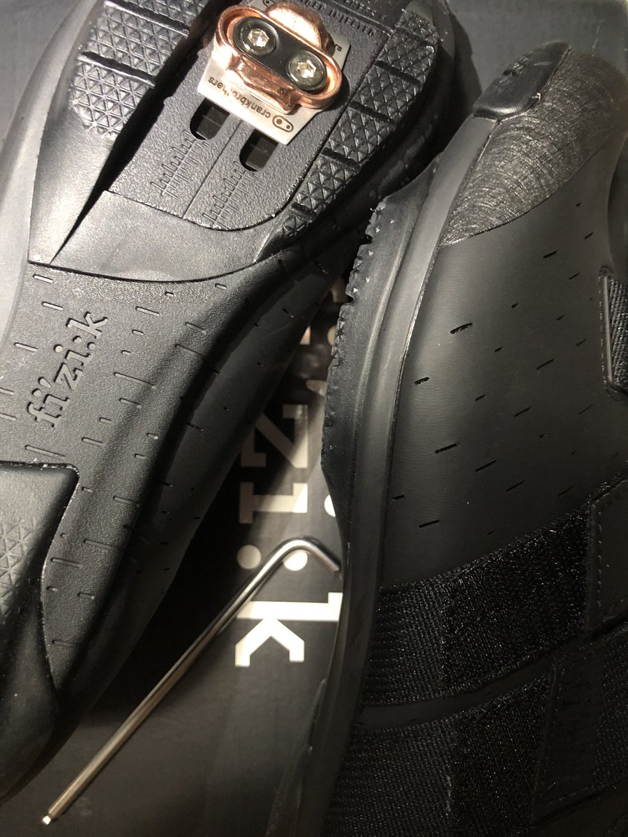 ファムを観ながら、
新街乗りシューズのセットアップ完了。