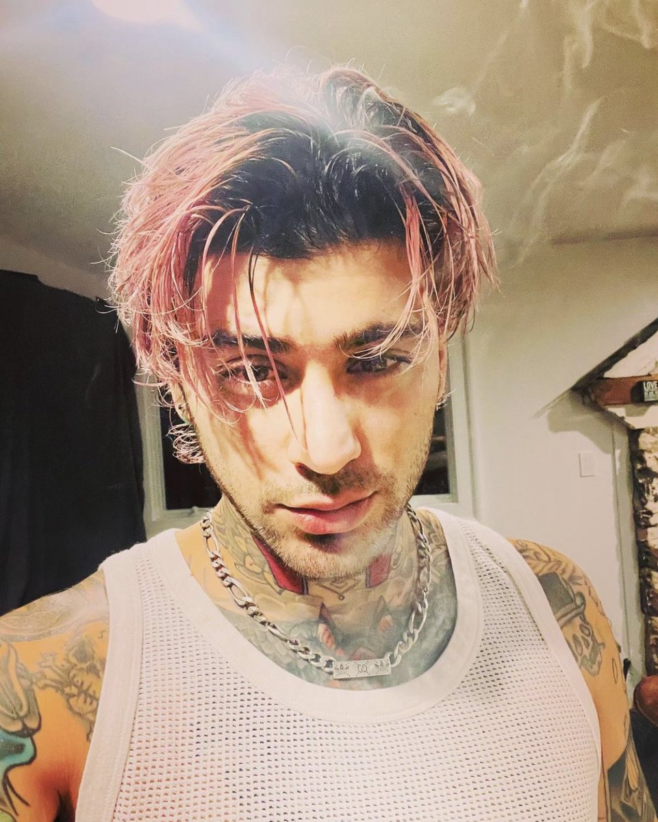 zynkdlin's tweet photo. I'll add this in #12Yearsof1D moments, bcs it's still july and my man will forever part of 1D family💖 https://t.co/mzJIUkZa6b