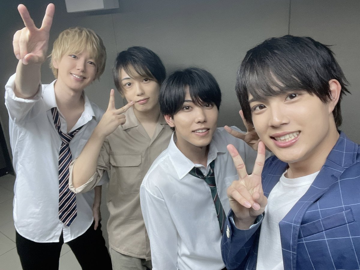 Futa_Sunaga's tweet photo. 「#なななななな」2日目
ご出席ありがとうございました！

和久井World全開の語彙力と世界観。
その言葉と想いを皆で大切にお届けしています。

是非、隅々まで観て聴いてお楽しみ下さい。

僕と(丁度10歳差の🫢)優樹くん&amp;光貴くん！
懐いて仲良くしてくれてます。ただただ超可愛。

あとけんたr… https://t.co/DghYfuJF0Y