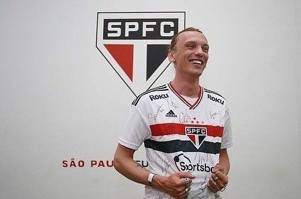 QUlNN94's tweet image. não sou de falar coisas bonitas mas vamos lá ... jamie bower usando coque no brasil