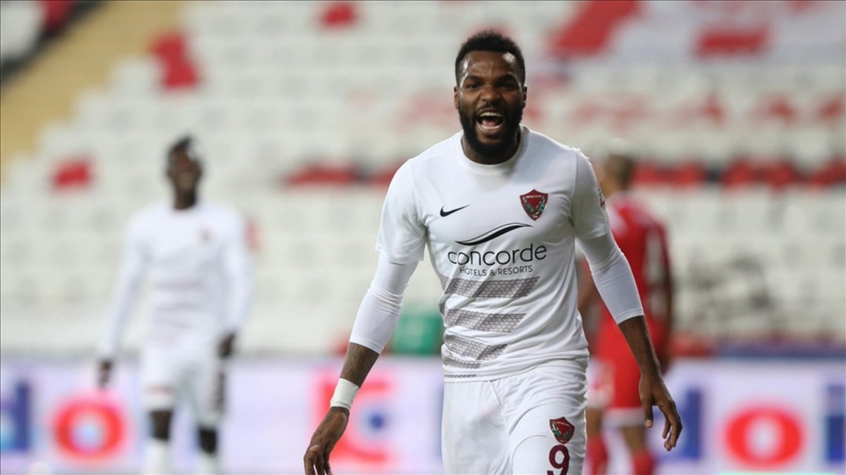 ⚡Al Arabi'den ayrılmak isteyen Aaron Boupendza, Fenerbahçe'ye önerildi.

✍🏼 <a href="/sporx/">Sporx</a>