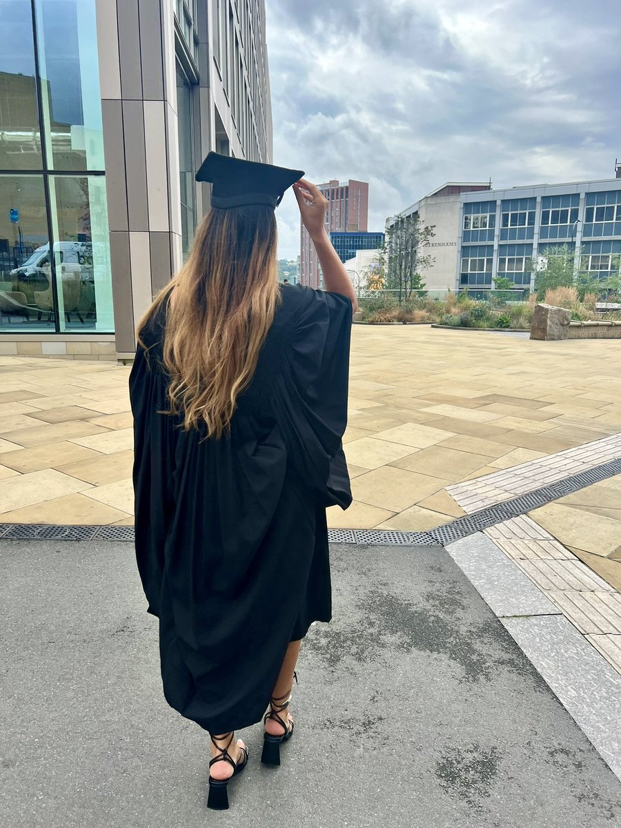 shannonhovers's tweet photo. 2 years of uni, 9 months since finishing and 8 months being qualified I finally graduated 🎓 #TNAGRAD22 https://t.co/LXneVeN9H9