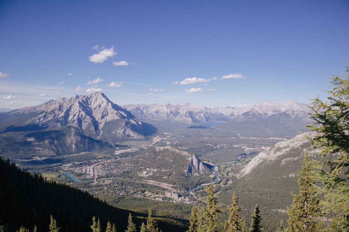 Amandinevlcs's tweet photo. Banff from above.

/ 2021 https://t.co/ohat0FzuWB