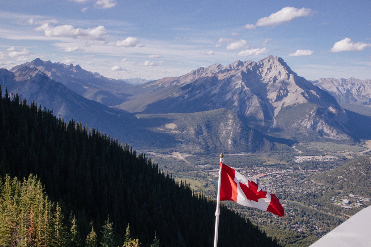 Amandinevlcs's tweet photo. Banff from above.

/ 2021 https://t.co/ohat0FzuWB
