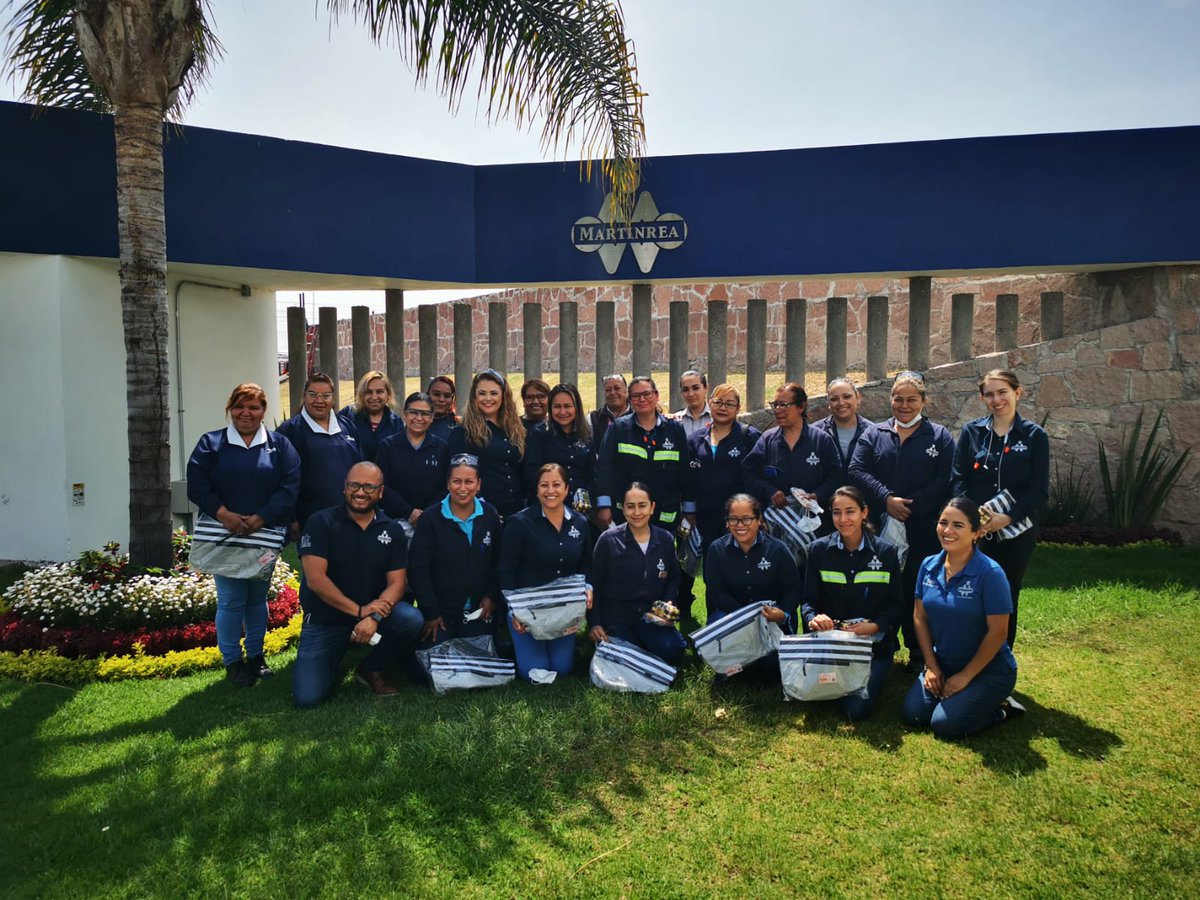 MartinreaInt's tweet photo. In Mexico, four of our facilities prepared a special event for #MothersDay as a gesture of gratitude and appreciation. During the celebration they gave them a gift and surprised them with a special show. #OneMartinrea https://t.co/y9YbZEQ2qc