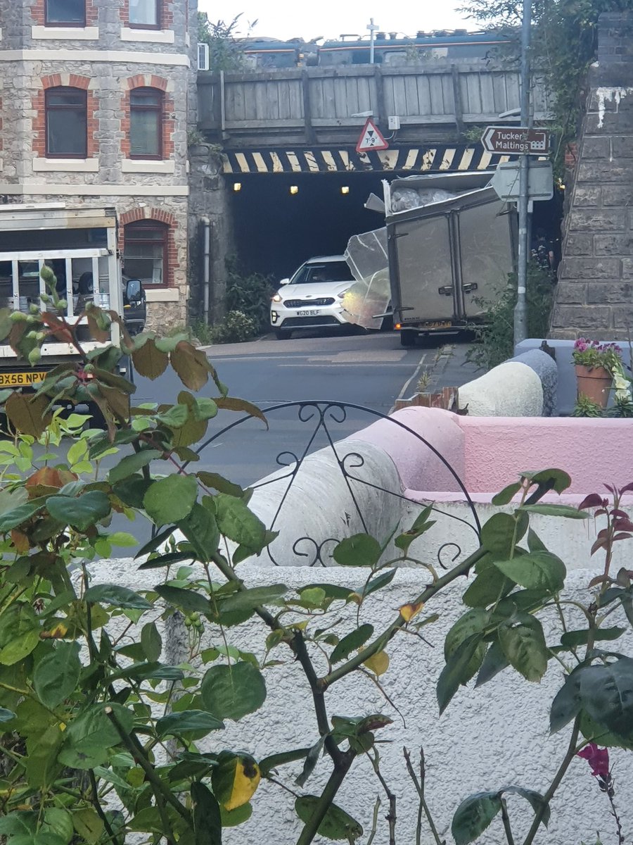 quayrdproblems's tweet photo. Another crash @DevonSouthWest @DevonLiveNews @DevonCouncil @Teignbridge @NewtonAbbotPol https://t.co/s4ZZ5NGu8O