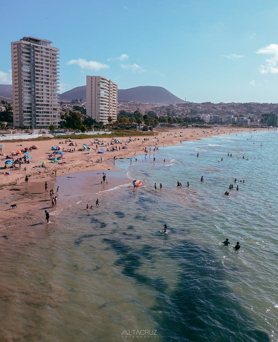 😍La Herradura es un encanto 😍

🎥 <a href="/altacruz/">sandra garcia</a>.fotografia

👣Utiliza siempre mascarilla y sigue los protocolos sanitarios, el autocuidado es vital para combatir esta pandemia.

ℹ️coquimboturismo.cl

#chile #naturephotography #panoramic #bluesky #oceanpacific #goldenhour #f4f