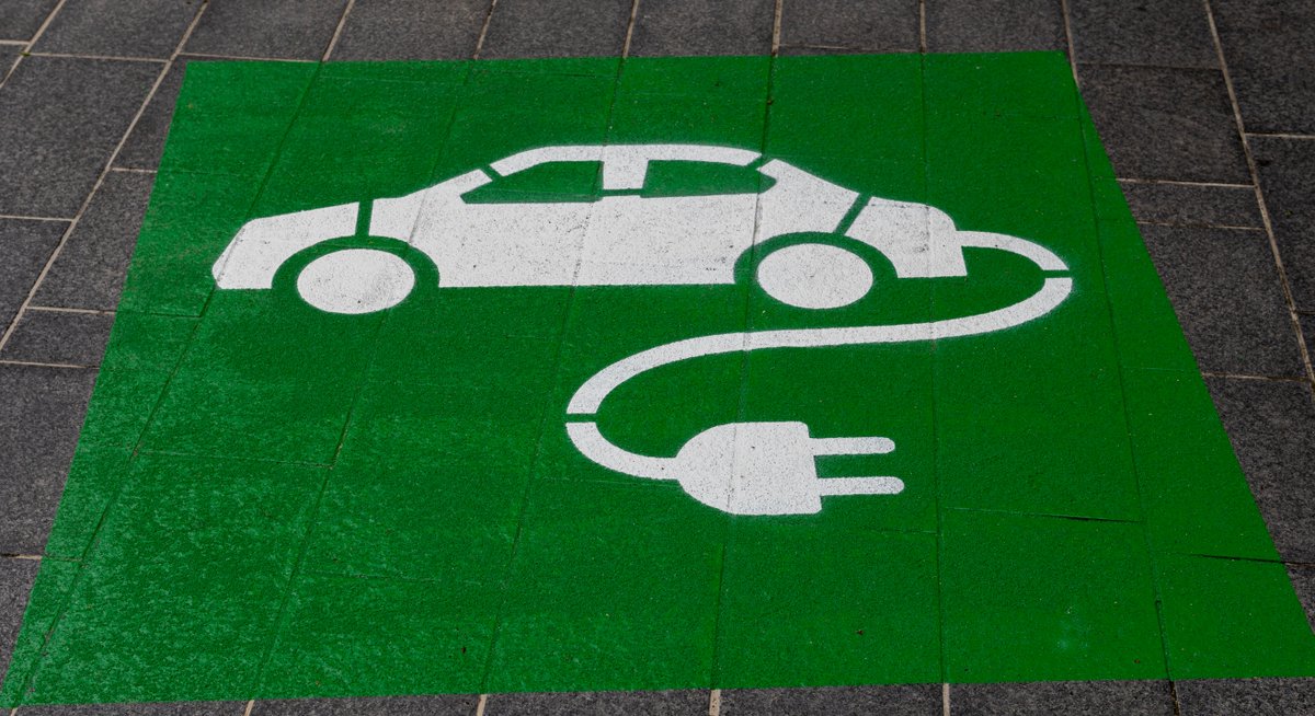 Devitech2's tweet image. Our latest blog looks at the cost of charging electric cars.

To help you build a business case, we’ve broken down how much it costs to charge a car at work, at public charge points, and rapid chargers.

#Electriccars #ev #evcharging

eu1.hubs.ly/H01qWw80