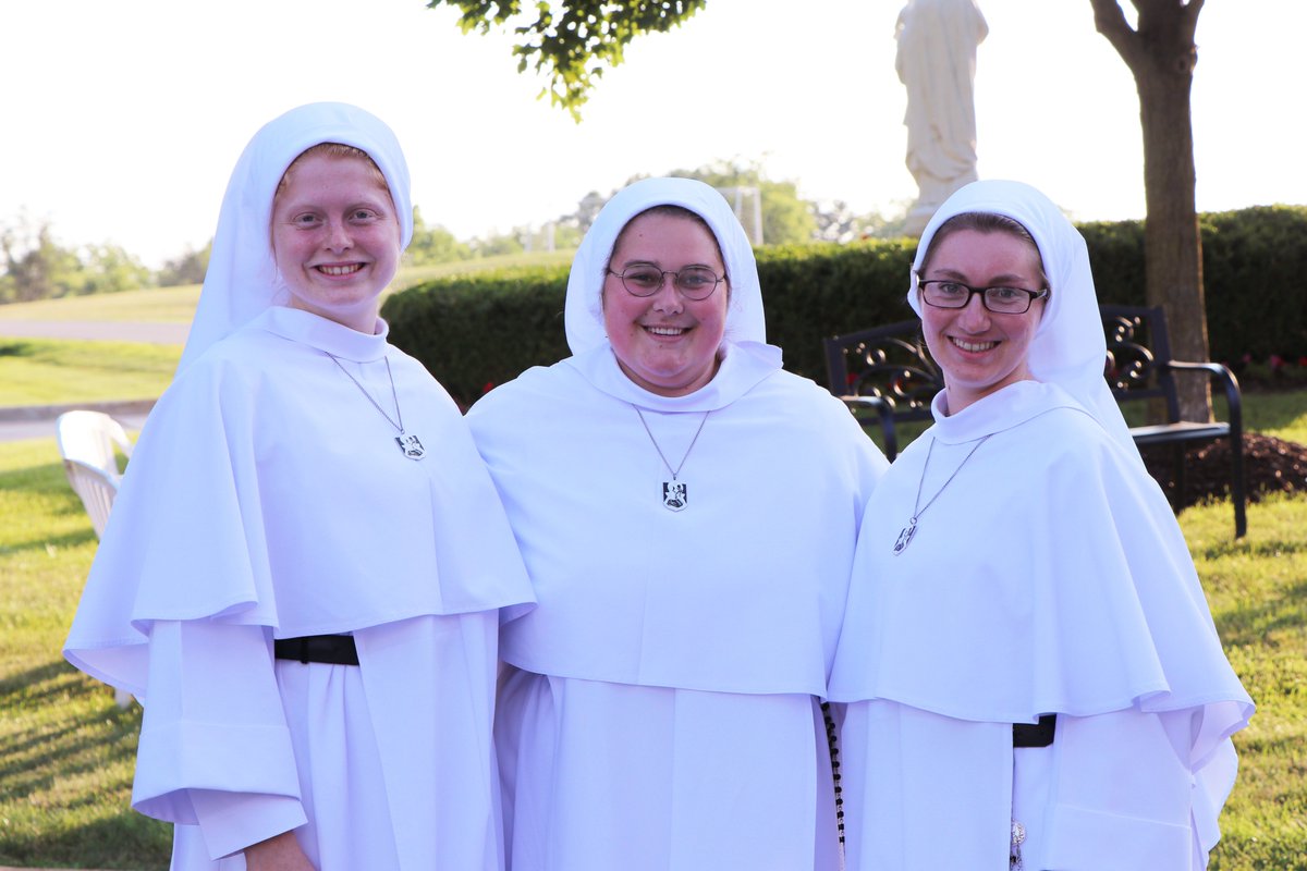 SistersofMaryOP's tweet photo. Meet our newest novices! Left to Right: Sr. Thaddeus Marie, Sr. Madeleine Therese, and Sr. Liliana! https://t.co/fCwGsQBXyF