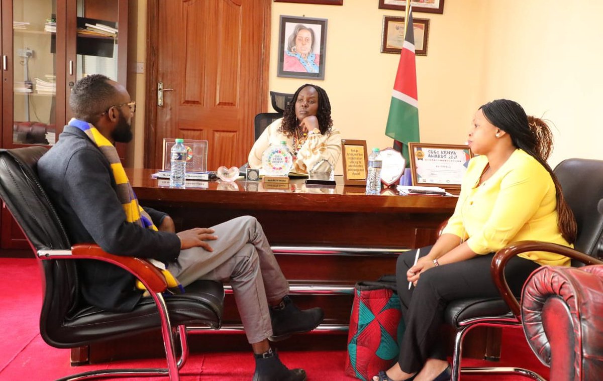 AFGMBoard's tweet photo. Our CEO @lolojuberna hosted a team from @2young2wed who paid her courtesy call to discuss areas of collaboration in ending FGM and child marriage in West Pokot &amp; Samburu counties.
The team lauded the board for their pursuit to #EndFGM which catalyses for child marriages. https://t.co/7Td3gN9ptz