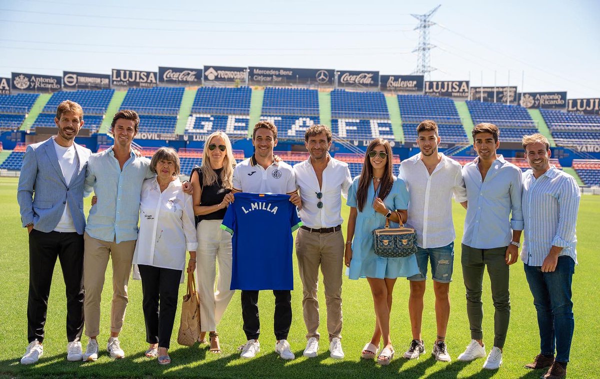 LuisMilla_6's tweet photo. Un día muy especial para mí 😊 Gracias 🙌🏽 por la bienvenida 💙 @GetafeCF https://t.co/ZImqEaL4qW