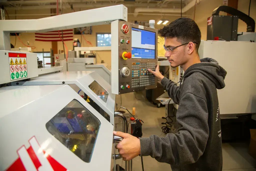 FREE CNC MACHINE OPERATOR COURSE STARTS SEPT. 6: <a href="/MinutemanTI/">Minuteman TI</a> in Lexington is providing a 15-week CNC Machine Operator course for adults that's FREE for most applicants thx to support from the MA Workforce Skills Cabinet. Info: buff.ly/3vhlaPK <a href="/MassGovernor/">Governor Maura Healey</a> <a href="/MAWorkforce/">Massachusetts Workforce Association</a>