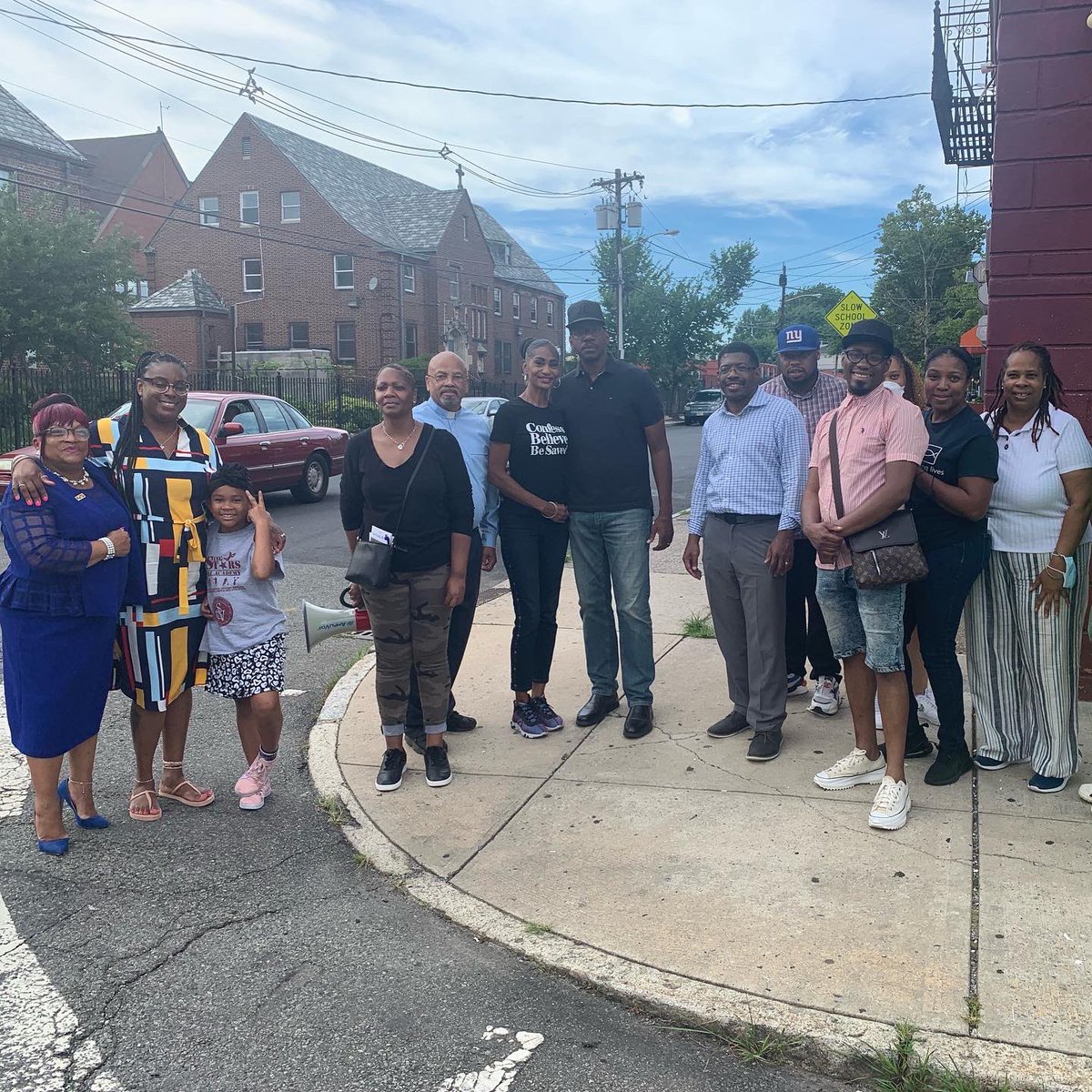 LamonicaMciver's tweet photo. Thank you to my Central Ward Clergy Leaders for hosting a prayer walk! Thank you Pastor Darrin Monroe & First Lady Lawren Monroe #CentralWardStrong #CentralWardClergy #JoinUsNextTime https://t.co/lkqvFZVYvu