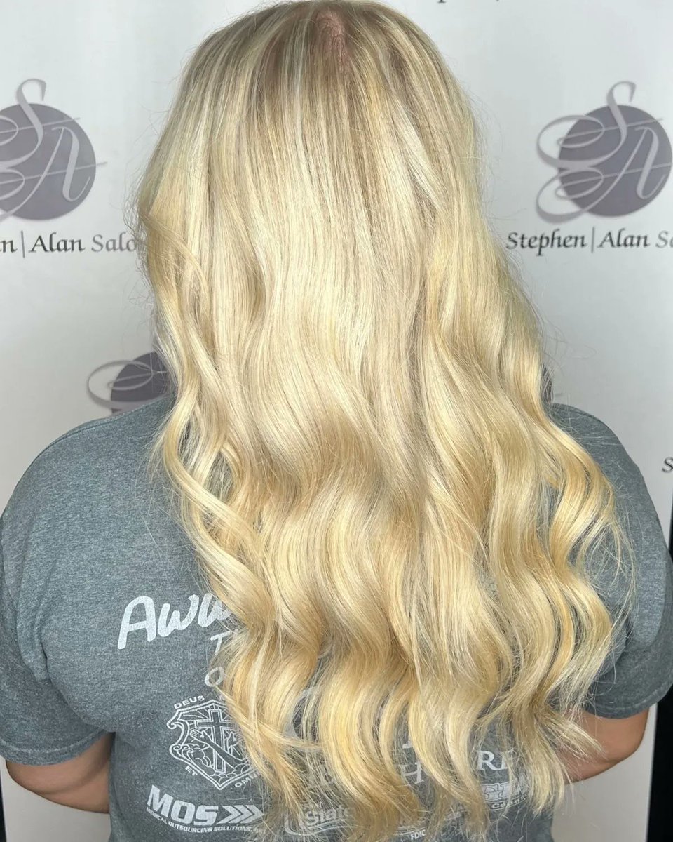 Full foil blonding has never looked so good! 😍 By Ashley!