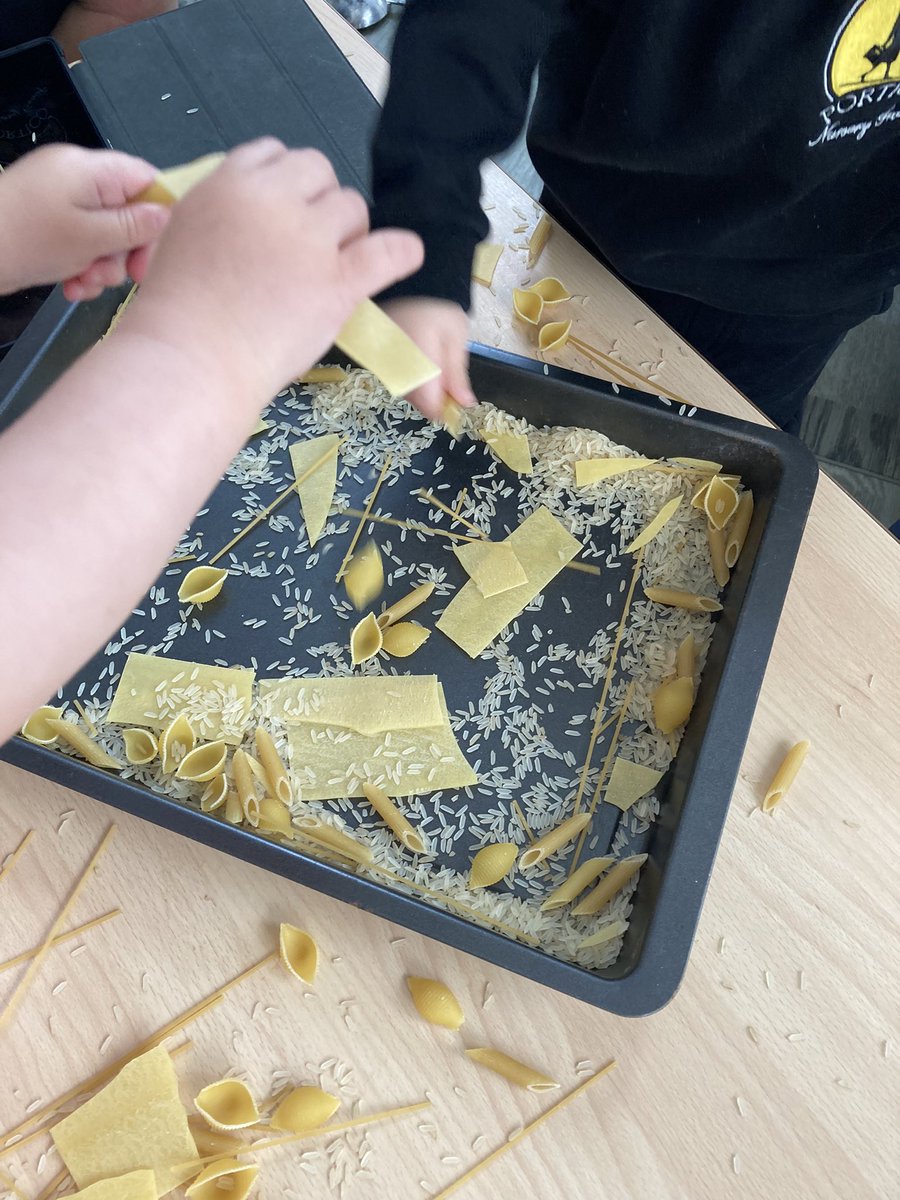 Portico_Lodge's tweet photo. Babies using those all important fine motor skills during their sensory play today #tinytouch @SarahFilPortico https://t.co/AXextS2X4T