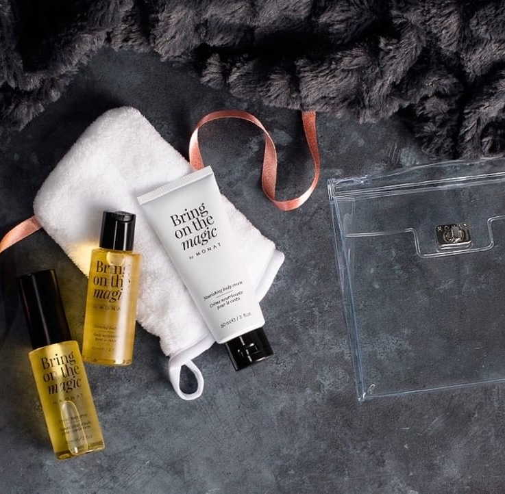 GWPbyCDP's tweet photo. Want to show off your products? We made this clear clasp bag for @monatofficial⁠

#GWPbyCDP #monat #hair #simple #accessories #freebies #beauty #cosmetics #makeupbag #nyc #nyny #creativefirm #designers #fashionaccessories #gwp #accessory #accessorydesign #privatelabel #luxe https://t.co/F3jJuANMJv