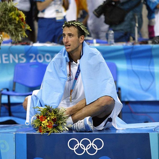 ClutchTimeArg's tweet image. Hoy cumple años ÉL, nuestro dios de Grecia, nuestro prócer, el deportista argentino más importante de todos, el que llevo la bandera argentina a lugares que nadie pudo ni asomarla. 

Gracias, Manu, gracias por todo.