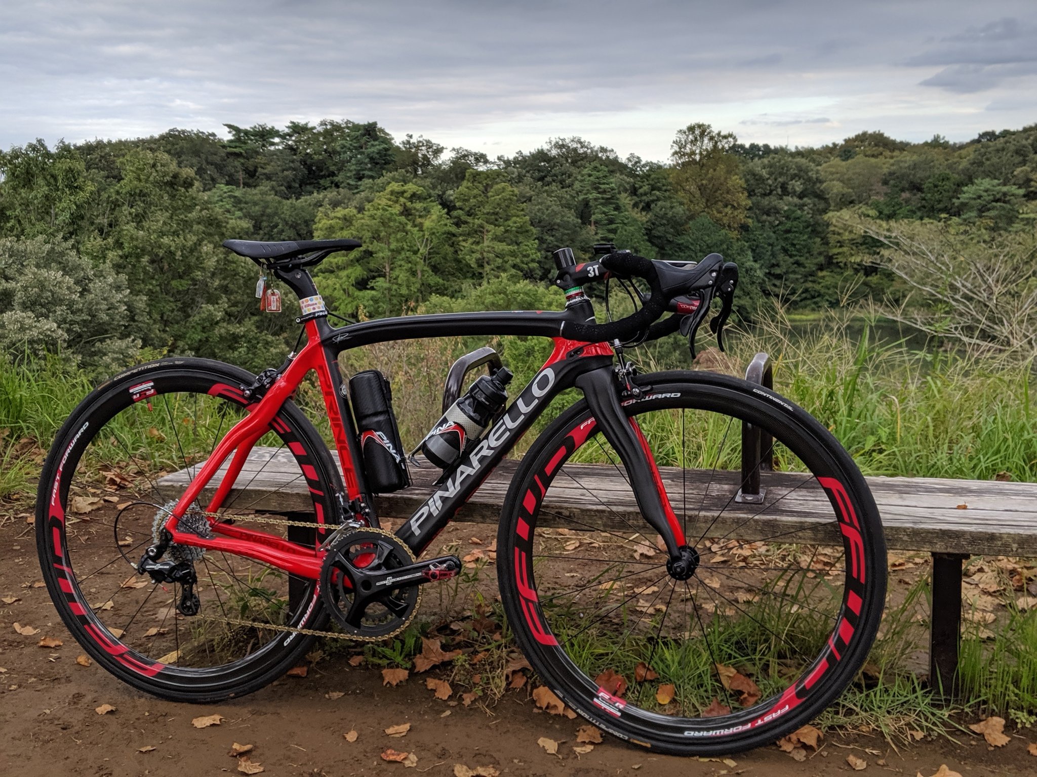 Sir Pendragon 自転車キャンプ ロードバイク あなたの自転車見せてください Pinarello 人生初ロード Bianchi 初discロード Cinelli 自転車キャンプ仕様 Colnago いつの間にか重戦車 T Co Kf2bzre5qx Twitter