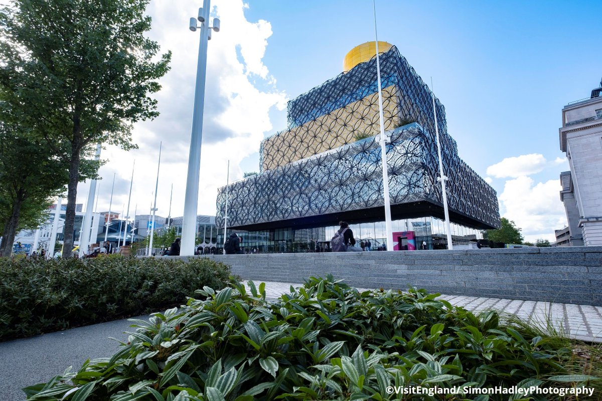 VisitBritain's tweet photo. After four and a half years of preparations, 6,500 athletes are set to take part in @birminghamcg22 which opens tonight. If there's a time to discover this fantastically diverse city, it's now 🙌. 

Get to know Birmingham 👉 https://t.co/mx2OrCDy8G

#LoveGreatBritain #B2022 https://t.co/IfpEIX3LYV