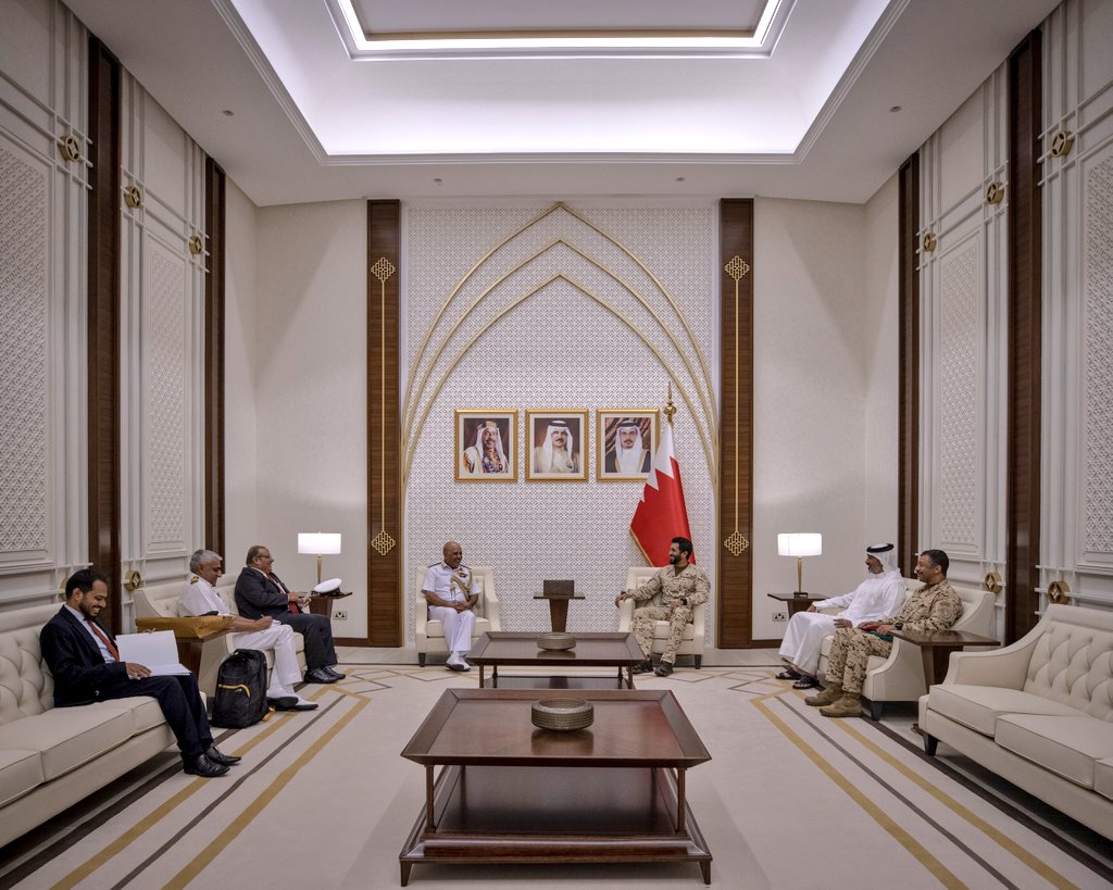 indiannavy's tweet photo. VAdm Sanjay Mahindru, Deputy Chief of Naval Staff called on HH Maj Gen Shaikh Nasser bin Hamad Al Khalifa, the Commander Royal Guard & National Security Advisor, and RAdm Salah Mohammed Hejres, Deputy Commander Royal Bahrain Naval Force #RBNF.
@BDF_Bahrain @IndiaInBahrain https://t.co/WCicUxjgaM