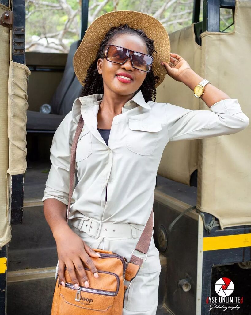 DyseUnlimited's tweet photo. Outdoors with the lovely Vee.
#msvee #outdoors #fashion #style #bag #photography #photooftheday #picoftheday #model #beauty #travel #travelgram #safari #nature #photography #naturephotography #instagood #beautiful #picoftheday #naturelovers #happy #travelphotography #summ… https://t.co/2ALGohdiwr