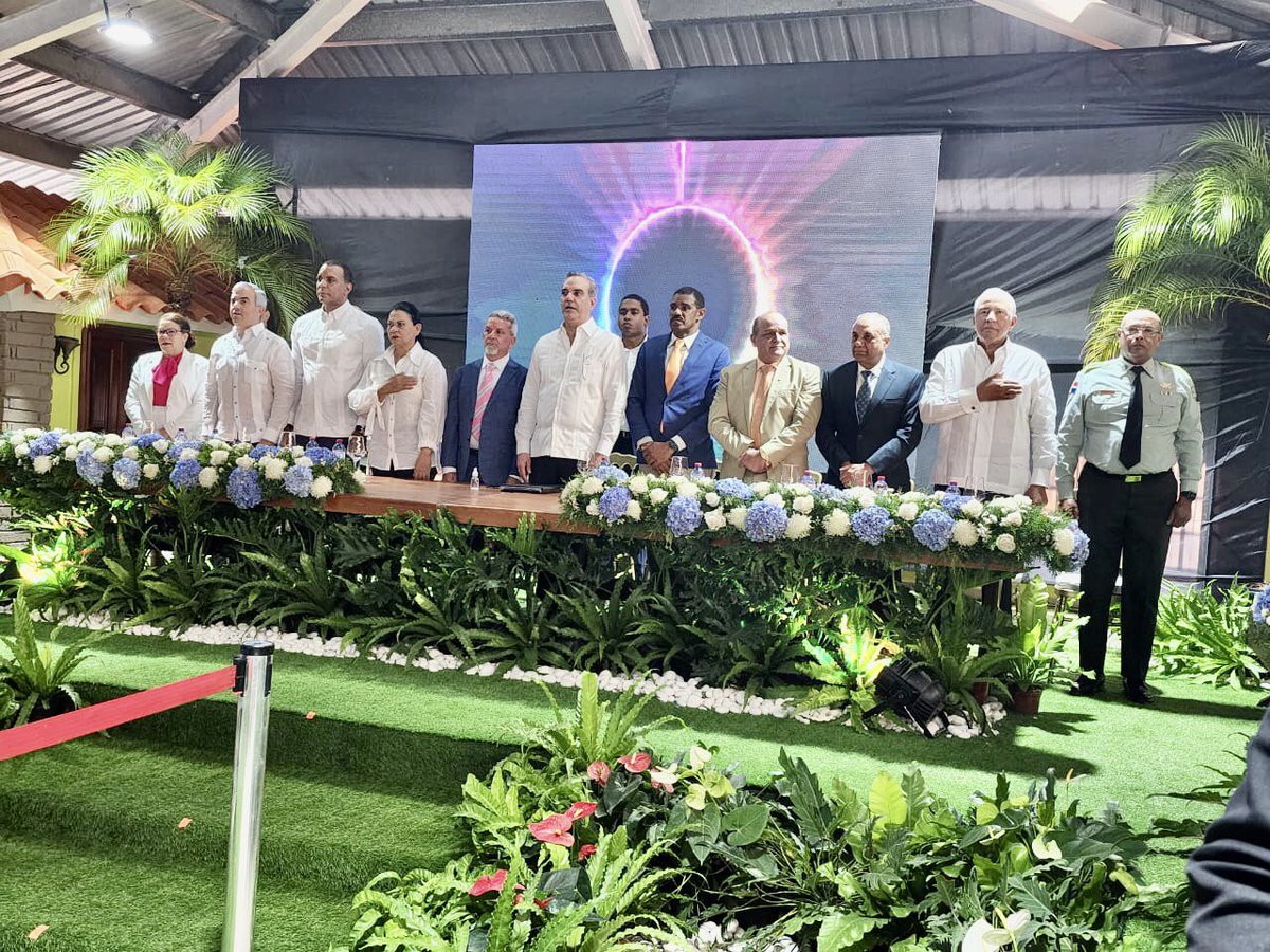 FederacionDomC's tweet photo. En el día de ayer fue inaugurada la Feria del Comercio de Moca con la participación del Honorable Presidente Luis Abinader. 

Entre los componentes de la mesa Directiva estuvo el Ing. Iván García, presidente de la Federación Dominicana de Comerciantes. https://t.co/ztDFinHX2k