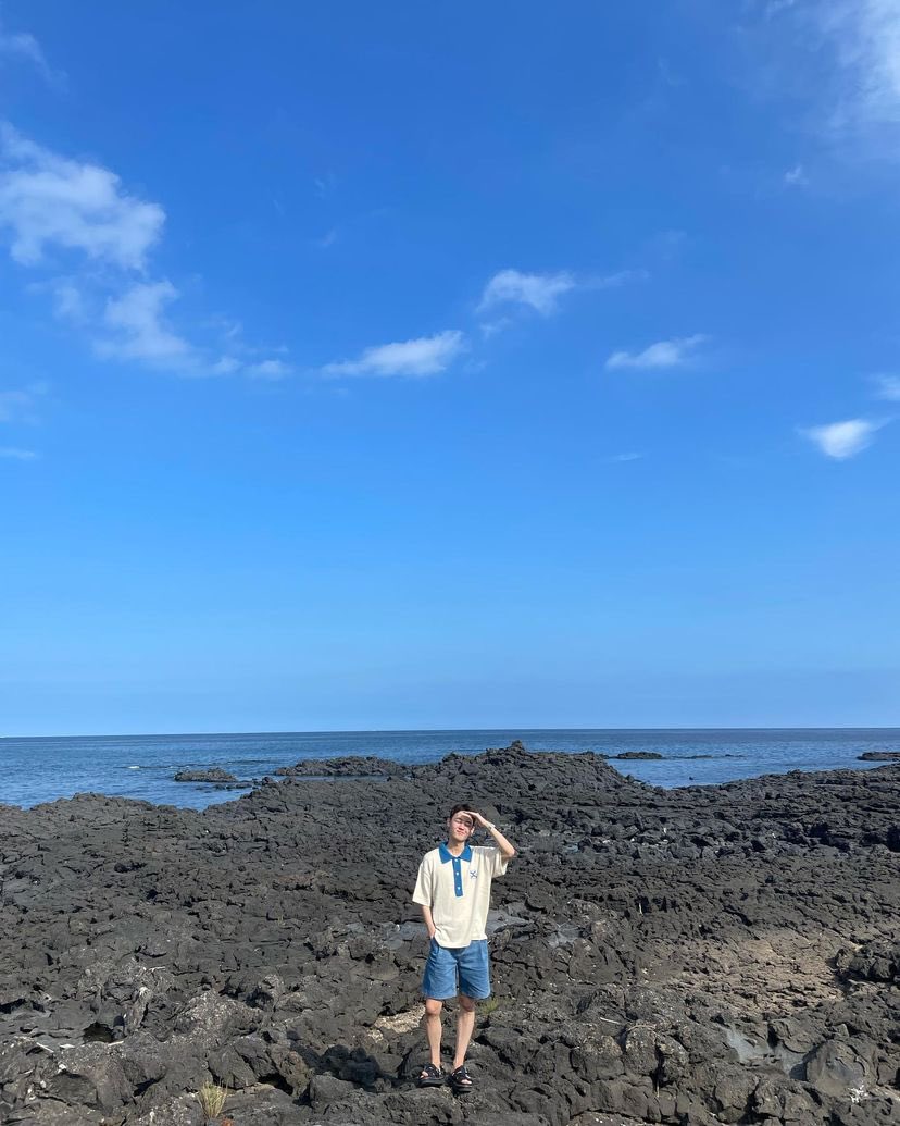 acetranslation's tweet photo. 220728 Chan Instagram update ✨

"Hometown" https://t.co/WuqYJCMV1X