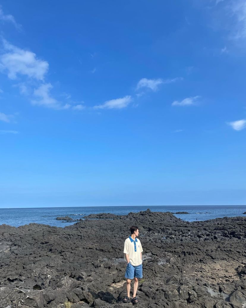acetranslation's tweet photo. 220728 Chan Instagram update ✨

"Hometown" https://t.co/WuqYJCMV1X