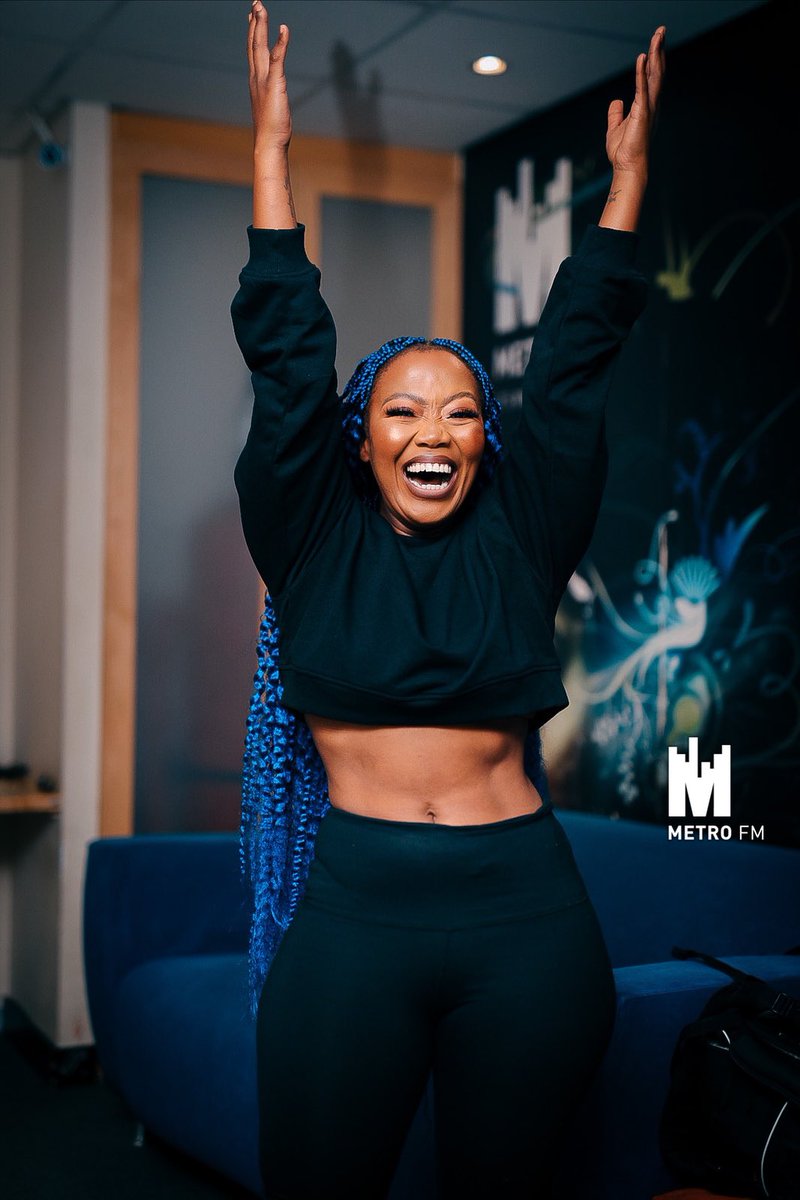 METROFMSA's tweet image. We have @Zandithemermaid in studio for #ThursdayLadies on #TheTouchDown with @iamtbotouch @Pearl_Shongwe @Mothupiii