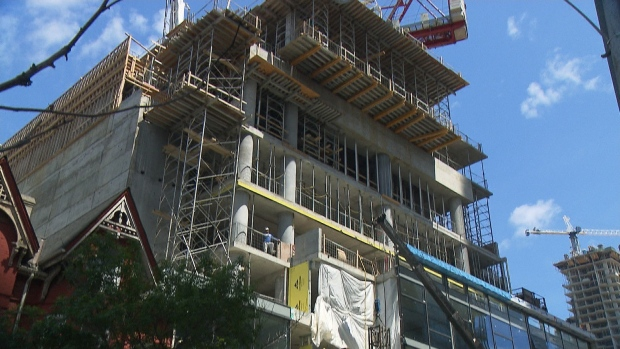 Condo rents reach new record high in Toronto despite weakening housing market cp24.com/news/condo-ren…
