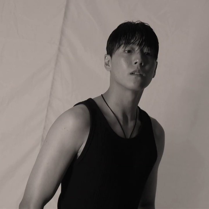 heiHyunwoo's tweet photo. Cosmopolitan Korea feat. me
<behind the shoot>

Link : https://t.co/OmSqZjppgD https://t.co/CRirBOCfnu