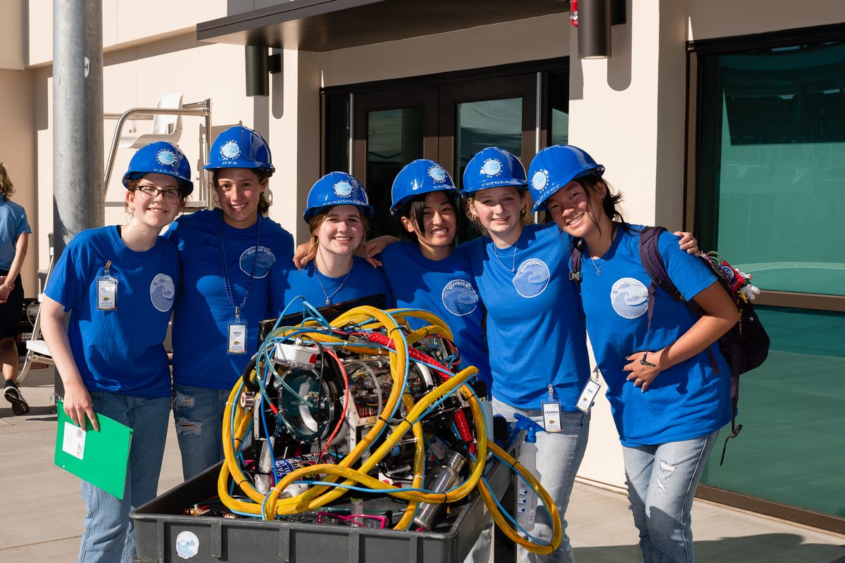 matecenter's tweet photo. Hard hats seem to be a popular accessory... 
#watergame #MATEROV #ROV #underwaterROV #ROVpilots https://t.co/zZ2yyhgzaD