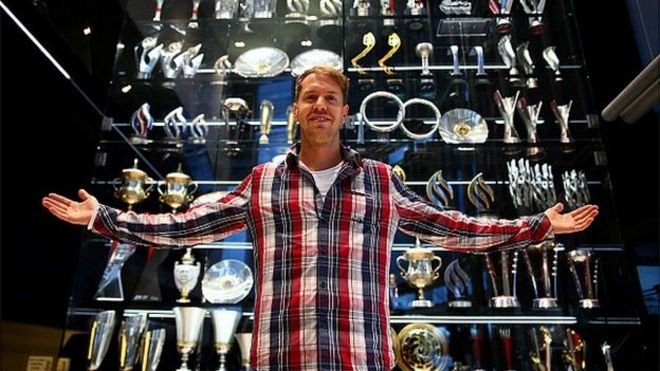 🚨 SEBASTIAN VETTEL: RECORDES 🚨

Campeão, bicampeão, tricampeão e tetracampeão mais jovem: 23, 24, 25 e 26 anos.
Pole position mais jovem: 21 anos
Mais vitórias consecutivas: 9
Mais vitórias num ano: 13 (c/ Schumacher)
Mais poles num ano: 15
Mais voltas lideradas num ano: 739